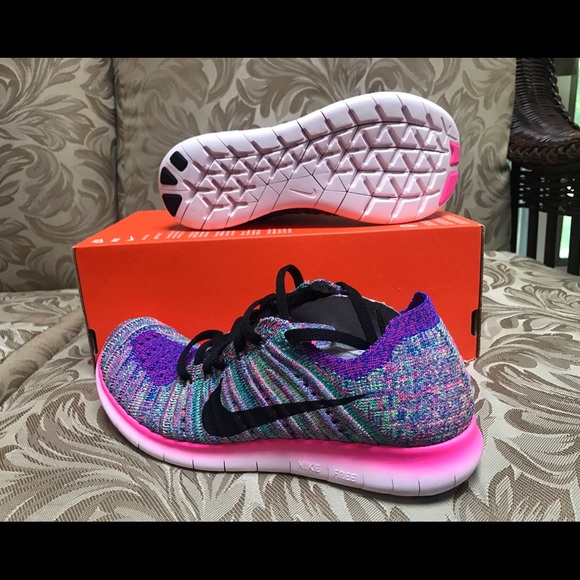COPY - Nike WMNS Free RN Flyknit - Picture 5 of 9